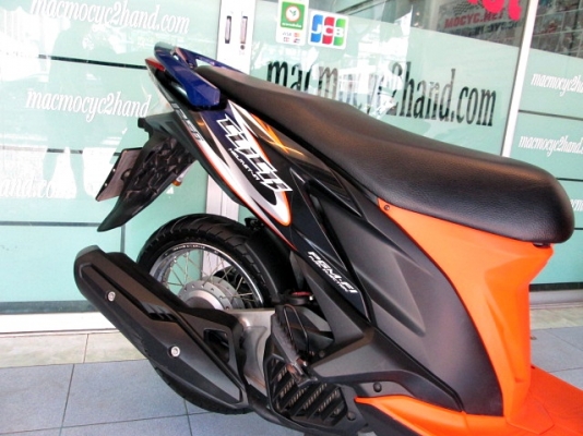 click 125 i สีขาวดำ รุ่น คอมบายเบลก รถเดือน กันยายน ปี 2556 ไมล์ 5 พันโล สภาพสวย ของแถม 3 รายการ 32900 click 125 i สีขาวดำ รุ่น คอมบายเบลก รถเดือน กันยายน ปี 2556 ไมล์ 5 พันโล สภาพสวย ของแถม 3 รายการ 32900