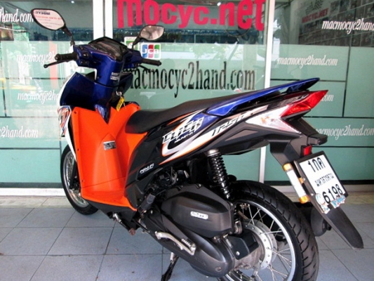 click 125 i สีขาวดำ รุ่น คอมบายเบลก รถเดือน กันยายน ปี 2556 ไมล์ 5 พันโล สภาพสวย ของแถม 3 รายการ 32900 click 125 i สีขาวดำ รุ่น คอมบายเบลก รถเดือน กันยายน ปี 2556 ไมล์ 5 พันโล สภาพสวย ของแถม 3 รายการ 32900