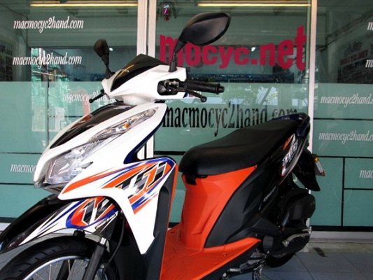 click 125 i สีขาวดำ รุ่น คอมบายเบลก รถเดือน กันยายน ปี 2556 ไมล์ 5 พันโล สภาพสวย ของแถม 3 รายการ 32900 click 125 i สีขาวดำ รุ่น คอมบายเบลก รถเดือน กันยายน ปี 2556 ไมล์ 5 พันโล สภาพสวย ของแถม 3 รายการ 32900