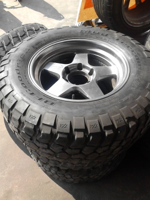 265/70R17 แม๊ก เบ้ดเล่ พร้อมยาง BF Goodrich  MUD -Terrain T/A  ชุด 4  ล้อ  ปี 2012  TEL.081-427-3941