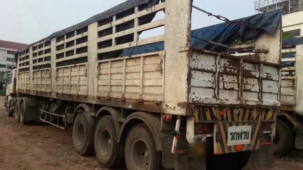 ขายพนัส 3 เพลา. ปี 46  ( มีขาย 4 หาง )   สนใจติดต่อ  081 - 6079515