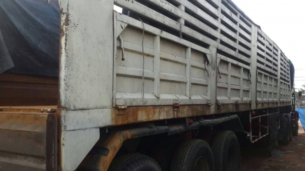 ขายพนัส 3 เพลา. ปี 46  ( มีขาย 4 หาง )   สนใจติดต่อ  081 - 6079515