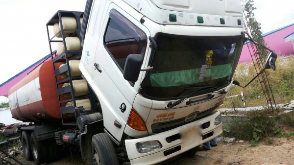 รถฮีโน่ 10 ล้อ บรรทุกน้ำมันพืช 260 แรงม้า. ( ปี 53 - 54 ) , ( มีขาย 2 คัน. )   สนใจติดต่อ  081 - 6079515