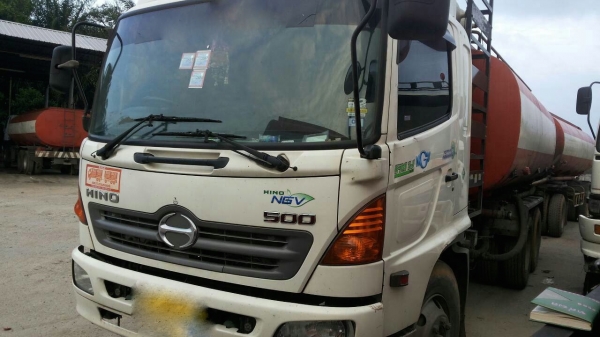 รถฮีโน่ 10 ล้อ บรรทุกน้ำมันพืช 260 แรงม้า. ( ปี 53 - 54 ) , ( มีขาย 2 คัน. )   สนใจติดต่อ  081 - 6079515