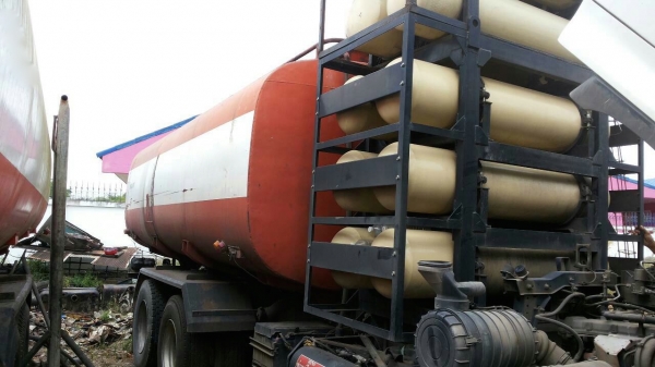 รถฮีโน่ 10 ล้อ บรรทุกน้ำมันพืช 260 แรงม้า. ( ปี 53 - 54 ) , ( มีขาย 2 คัน. )   สนใจติดต่อ  081 - 6079515