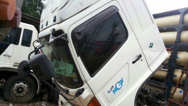 รถฮีโน่ 10 ล้อ บรรทุกน้ำมันพืช 260 แรงม้า. ( ปี 53 - 54 ) , ( มีขาย 2 คัน. )   สนใจติดต่อ  081 - 6079515