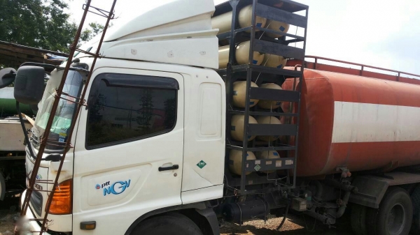 รถฮีโน่ 10 ล้อ บรรทุกน้ำมันพืช 260 แรงม้า. ( ปี 53 - 54 ) , ( มีขาย 2 คัน. )   สนใจติดต่อ  081 - 6079515