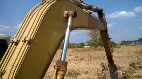 ขายแบคโฮ KOMATSU PC120-5 สภาพใช้งานอยู่ทุกวัน ไฟฟ้าครบ ใส่ปั้ม K3V มีแอร์ เอกสารใบซื้อขาย ราคาต่อรองได้ครับ