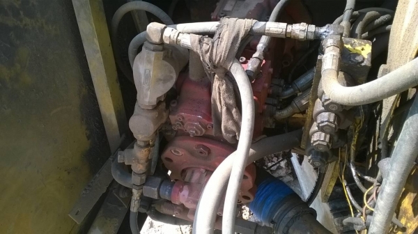 ขายแบคโฮ KOMATSU PC120-5 สภาพใช้งานอยู่ทุกวัน ไฟฟ้าครบ ใส่ปั้ม K3V มีแอร์ เอกสารใบซื้อขาย ราคาต่อรองได้ครับ