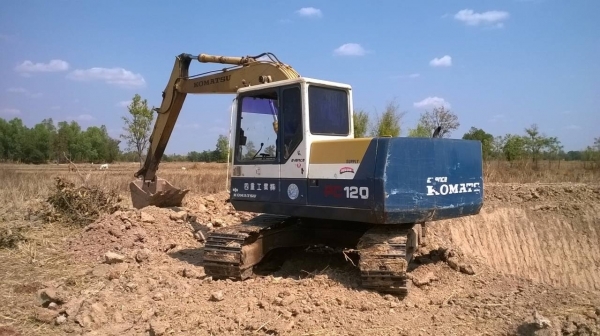 ขายแบคโฮ KOMATSU PC120-5 สภาพใช้งานอยู่ทุกวัน ไฟฟ้าครบ ใส่ปั้ม K3V มีแอร์ เอกสารใบซื้อขาย ราคาต่อรองได้ครับ