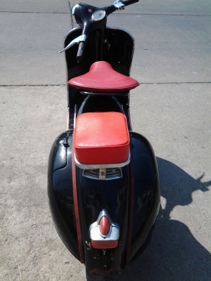 ขาย vespa 64 อินเดีย สีดำเบะแดง ล้อ 10 นิ้ว สภาพพร้อมขับ ราคา 34500 บาท สนใจติดต่อ 0826336557 โป้ง รับเทรินทุกรุ่นครับ