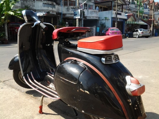 ขาย vespa 64 อินเดีย สีดำเบะแดง ล้อ 10 นิ้ว สภาพพร้อมขับ ราคา 34500 บาท สนใจติดต่อ 0826336557 โป้ง รับเทรินทุกรุ่นครับ