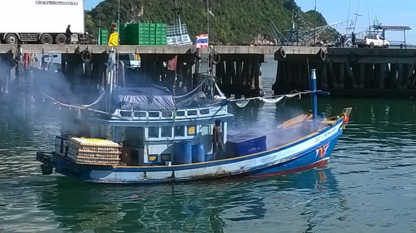 เรือประมง 6 วา 2 เครื่อง Isuzu D400 ***** ยกเลิกการขาย***** เรือประมง 6 วา 2 เครื่อง Isuzu D400 ***** ยกเลิกการขาย*****