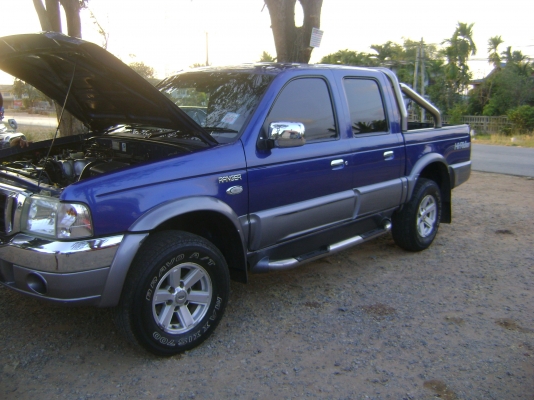 ฟอร์ด  4ประตู  ราคา 180,000  บาท