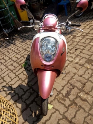 ขายถูก scoopy-iหัวฉีดปี2553รถบ้านราคาประหยัด มีเล่มครบ