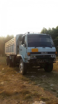 สิบล้อ ร๊อคกี้ 175