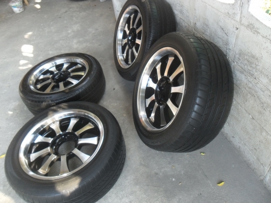 ล้อแม็ก 18นิ้ว 6รู พร้อมยาง สวยๆ 4 ล้อ ราคา 9800 บาท