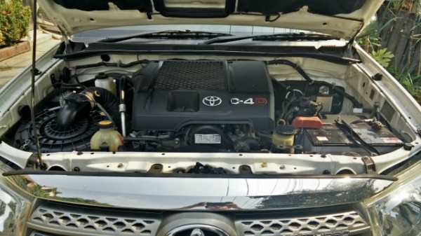 TOYOTA FORTUNER 3.0V(รุ่นท๊อปสุด) ขับ4WD 2011 NAVI เกียร์ออโต้ดีเซล สีขาวสะอาดตา