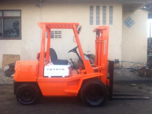 ขายด่วนน!! TOYOTA รุ่น 3 FD30 เสา 3 เมตร เกียร์ Manual