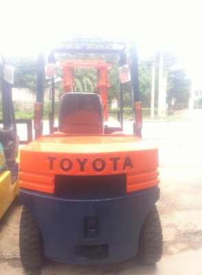 ขายด่วนน!! TOYOTA รุ่น 5 FD30 เสา 3 เมตร เกียร์ Auto