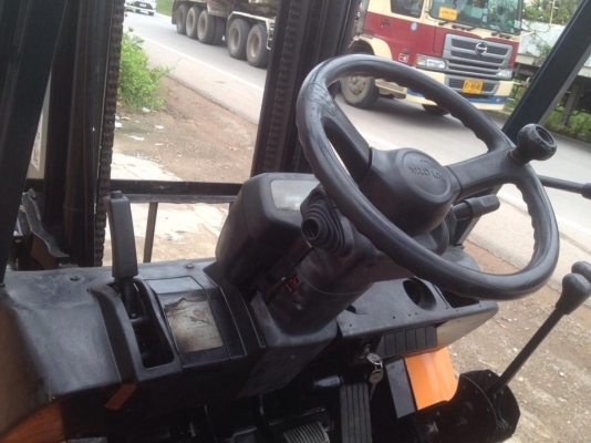 ขายด่วนน!! TOYOTA รุ่น 7 FD25 เสา 4 เมตร เกียร์ Manual