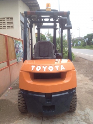ขายด่วนน!! TOYOTA รุ่น 7 FD25 เสา 4 เมตร เกียร์ Manual