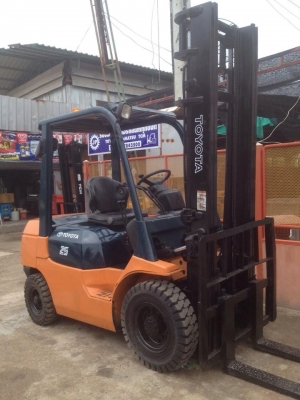 ขายด่วนน!! TOYOTA รุ่น 7 FD25 เสา 4 เมตร เกียร์ Manual