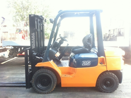 ขายด่วนน!! TOYOTA รุ่น 7 FD25 เสาเข้าตู้ 3 เมตร เกียร์ Manual มี Side shift