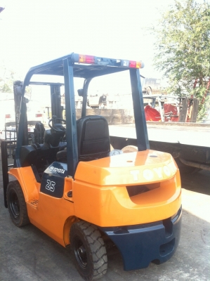 ขายด่วนน!! TOYOTA รุ่น 7 FD25 เสาเข้าตู้ 3 เมตร เกียร์ Manual มี Side shift