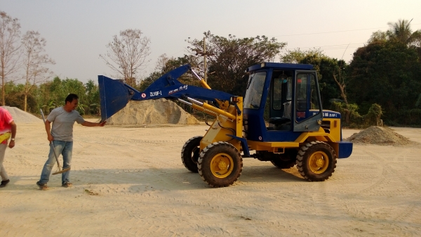 ขายถูกรถตัก  เอวอ่อน  4x4