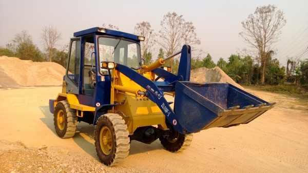 ขายถูกรถตัก  เอวอ่อน  4x4