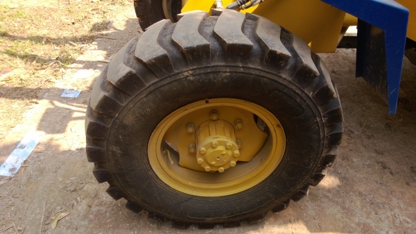 ขายถูกรถตัก  เอวอ่อน  4x4