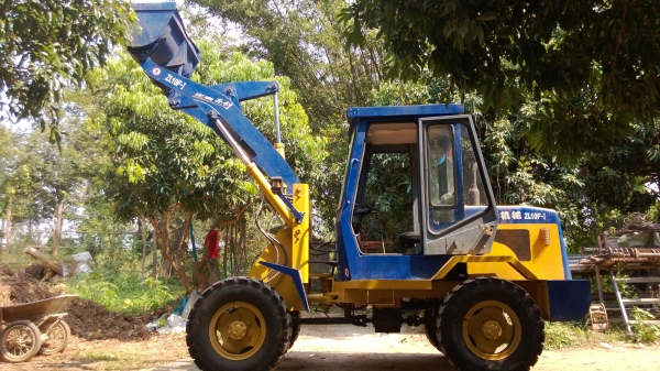 ขายถูกรถตัก  เอวอ่อน  4x4