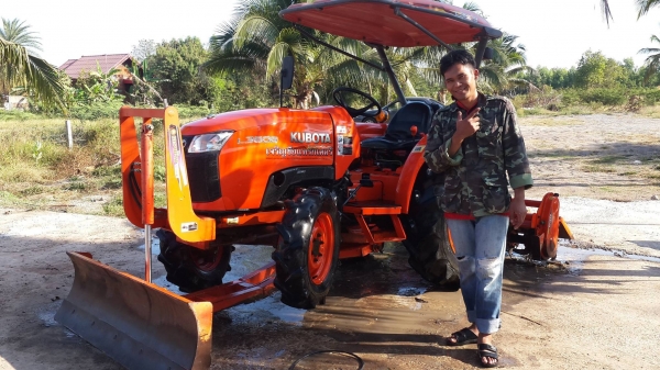 ***ขายแล้วครับขอบคุณ Truck2hand ขายรถไถ2เพลาสวยๆ KUBOTA L3608 4WD เครื่องเดิม ปั้มเดิม เกียร์เดิม ท้ายเดิมๆ แน่นๆ ใช้งาน1,6xx ชั่วโมง เครื่องแน่น36แรง3สูบ ปั้มแรง เกียร์ไม่หอน ช่วงล่างแน่น ท้ายดี ไม่แตก ไม่ร้าว ระบบไฮดรอลิกส์ใช้งานปกติ ไม่รั่วไม่ซึม 4WDใช ***ขายแล้วครับขอบคุณ Truck2hand ขายรถไถ2เพลาสวยๆ KUBOTA L3608 4WD เครื่องเดิม ปั้มเดิม เกียร์เดิม ท้ายเดิมๆ แน่นๆ ใช้งาน1,6xx ชั่วโมง เครื่องแน่น36แรง3สูบ ปั้มแรง เกียร์ไม่หอน ช่วงล่างแน่น ท้ายดี ไม่แตก ไม่ร้าว ระบบไฮดรอลิกส์ใช้งานปกติ ไม่รั่วไม่ซึม 4WDใช