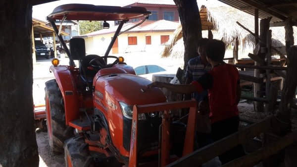 ***ขายแล้วครับขอบคุณ Truck2hand ขายรถไถ2เพลาสวยๆ KUBOTA L3608 4WD เครื่องเดิม ปั้มเดิม เกียร์เดิม ท้ายเดิมๆ แน่นๆ ใช้งาน1,6xx ชั่วโมง เครื่องแน่น36แรง3สูบ ปั้มแรง เกียร์ไม่หอน ช่วงล่างแน่น ท้ายดี ไม่แตก ไม่ร้าว ระบบไฮดรอลิกส์ใช้งานปกติ ไม่รั่วไม่ซึม 4WDใช ***ขายแล้วครับขอบคุณ Truck2hand ขายรถไถ2เพลาสวยๆ KUBOTA L3608 4WD เครื่องเดิม ปั้มเดิม เกียร์เดิม ท้ายเดิมๆ แน่นๆ ใช้งาน1,6xx ชั่วโมง เครื่องแน่น36แรง3สูบ ปั้มแรง เกียร์ไม่หอน ช่วงล่างแน่น ท้ายดี ไม่แตก ไม่ร้าว ระบบไฮดรอลิกส์ใช้งานปกติ ไม่รั่วไม่ซึม 4WDใช