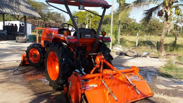 ***ขายแล้วครับขอบคุณ Truck2hand ขายรถไถ2เพลาสวยๆ KUBOTA L3608 4WD เครื่องเดิม ปั้มเดิม เกียร์เดิม ท้ายเดิมๆ แน่นๆ ใช้งาน1,6xx ชั่วโมง เครื่องแน่น36แรง3สูบ ปั้มแรง เกียร์ไม่หอน ช่วงล่างแน่น ท้ายดี ไม่แตก ไม่ร้าว ระบบไฮดรอลิกส์ใช้งานปกติ ไม่รั่วไม่ซึม 4WDใช ***ขายแล้วครับขอบคุณ Truck2hand ขายรถไถ2เพลาสวยๆ KUBOTA L3608 4WD เครื่องเดิม ปั้มเดิม เกียร์เดิม ท้ายเดิมๆ แน่นๆ ใช้งาน1,6xx ชั่วโมง เครื่องแน่น36แรง3สูบ ปั้มแรง เกียร์ไม่หอน ช่วงล่างแน่น ท้ายดี ไม่แตก ไม่ร้าว ระบบไฮดรอลิกส์ใช้งานปกติ ไม่รั่วไม่ซึม 4WDใช