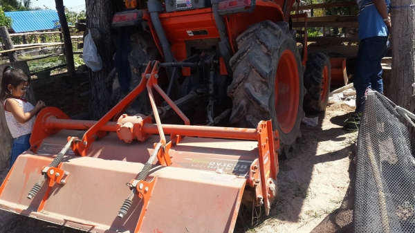 ***ขายแล้วครับขอบคุณ Truck2hand ขายรถไถ2เพลาสวยๆ KUBOTA L3608 4WD เครื่องเดิม ปั้มเดิม เกียร์เดิม ท้ายเดิมๆ แน่นๆ ใช้งาน1,6xx ชั่วโมง เครื่องแน่น36แรง3สูบ ปั้มแรง เกียร์ไม่หอน ช่วงล่างแน่น ท้ายดี ไม่แตก ไม่ร้าว ระบบไฮดรอลิกส์ใช้งานปกติ ไม่รั่วไม่ซึม 4WDใช ***ขายแล้วครับขอบคุณ Truck2hand ขายรถไถ2เพลาสวยๆ KUBOTA L3608 4WD เครื่องเดิม ปั้มเดิม เกียร์เดิม ท้ายเดิมๆ แน่นๆ ใช้งาน1,6xx ชั่วโมง เครื่องแน่น36แรง3สูบ ปั้มแรง เกียร์ไม่หอน ช่วงล่างแน่น ท้ายดี ไม่แตก ไม่ร้าว ระบบไฮดรอลิกส์ใช้งานปกติ ไม่รั่วไม่ซึม 4WDใช