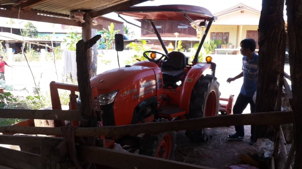 ***ขายแล้วครับขอบคุณ Truck2hand ขายรถไถ2เพลาสวยๆ KUBOTA L3608 4WD เครื่องเดิม ปั้มเดิม เกียร์เดิม ท้ายเดิมๆ แน่นๆ ใช้งาน1,6xx ชั่วโมง เครื่องแน่น36แรง3สูบ ปั้มแรง เกียร์ไม่หอน ช่วงล่างแน่น ท้ายดี ไม่แตก ไม่ร้าว ระบบไฮดรอลิกส์ใช้งานปกติ ไม่รั่วไม่ซึม 4WDใช ***ขายแล้วครับขอบคุณ Truck2hand ขายรถไถ2เพลาสวยๆ KUBOTA L3608 4WD เครื่องเดิม ปั้มเดิม เกียร์เดิม ท้ายเดิมๆ แน่นๆ ใช้งาน1,6xx ชั่วโมง เครื่องแน่น36แรง3สูบ ปั้มแรง เกียร์ไม่หอน ช่วงล่างแน่น ท้ายดี ไม่แตก ไม่ร้าว ระบบไฮดรอลิกส์ใช้งานปกติ ไม่รั่วไม่ซึม 4WDใช