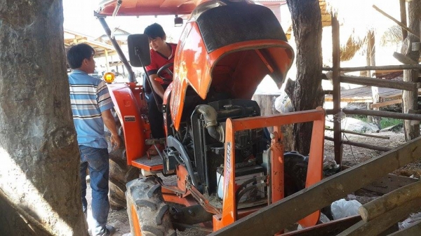 ***ขายแล้วครับขอบคุณ Truck2hand ขายรถไถ2เพลาสวยๆ KUBOTA L3608 4WD เครื่องเดิม ปั้มเดิม เกียร์เดิม ท้ายเดิมๆ แน่นๆ ใช้งาน1,6xx ชั่วโมง เครื่องแน่น36แรง3สูบ ปั้มแรง เกียร์ไม่หอน ช่วงล่างแน่น ท้ายดี ไม่แตก ไม่ร้าว ระบบไฮดรอลิกส์ใช้งานปกติ ไม่รั่วไม่ซึม 4WDใช ***ขายแล้วครับขอบคุณ Truck2hand ขายรถไถ2เพลาสวยๆ KUBOTA L3608 4WD เครื่องเดิม ปั้มเดิม เกียร์เดิม ท้ายเดิมๆ แน่นๆ ใช้งาน1,6xx ชั่วโมง เครื่องแน่น36แรง3สูบ ปั้มแรง เกียร์ไม่หอน ช่วงล่างแน่น ท้ายดี ไม่แตก ไม่ร้าว ระบบไฮดรอลิกส์ใช้งานปกติ ไม่รั่วไม่ซึม 4WDใช