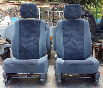 เบาะเก่านอกหลายคู่