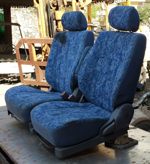 เบาะเก่านอกหลายคู่