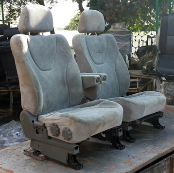 เบาะเก่านอกหลายคู่