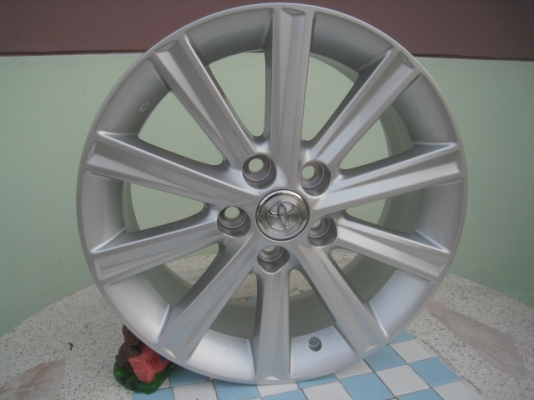 ขายล้อแม็กป้ายแดง Toyota camry 17"สนใจติดต่อเล็กคลองสามครับ 081-3747940