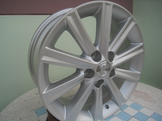 ขายล้อแม็กป้ายแดง Toyota camry 17"สนใจติดต่อเล็กคลองสามครับ 081-3747940