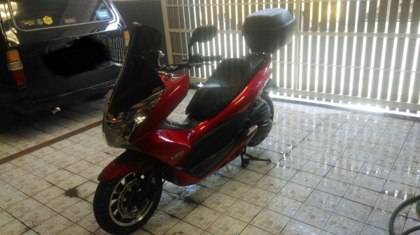 ขาย PCX 125 i ปี 2554 สีแดง VIp ขาย PCX 125 i ปี 2554 สีแดง VIp