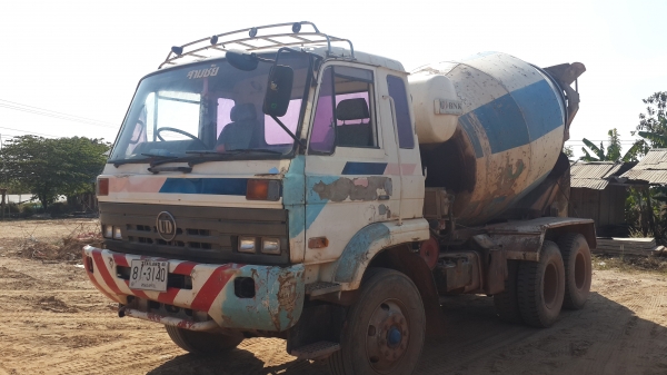 ขายด่วนรถโม่ปูนสิบล้อNISSAN CW431 เครื่องเทอร์โบ 290แรง ราคาเบาๆ0843923995