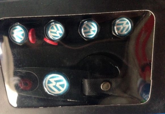 ขายพวงกุญแจvw และ จุ๊บปิดลมยางvw