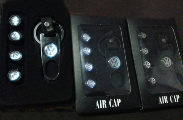 ขายพวงกุญแจvw และ จุ๊บปิดลมยางvw