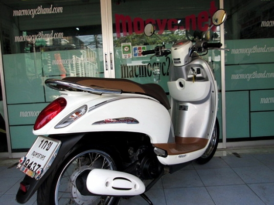 scoopy-i สีขาว รถเดือน กันยายน ปี56 ไมล์ 7 พันโล รุ่นใหม่ไมล์สีนํ้าตาลไฟหน้าโปรเจ็คเตอร์ แถม 3 รายการ 29900