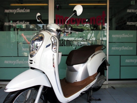 scoopy-i สีขาว รถเดือน กันยายน ปี56 ไมล์ 7 พันโล รุ่นใหม่ไมล์สีนํ้าตาลไฟหน้าโปรเจ็คเตอร์ แถม 3 รายการ 29900